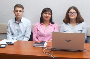 Участники конференции: Березин Никита, Повх Виктория. Руководитель Петридис Наталья Геннадьевна (в центре)